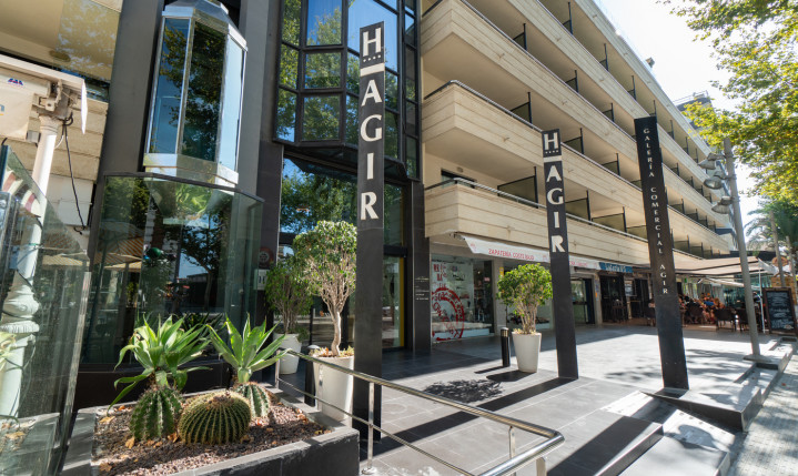Façana Hotel Agir