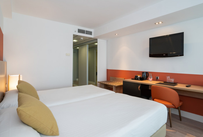 Club Room 1