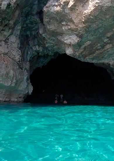 'La cova del llop marí' amb barca y snorkel